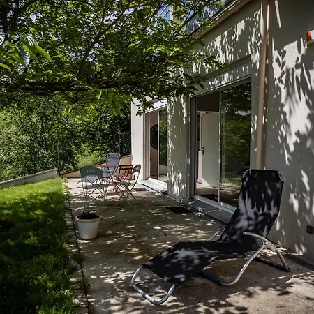 La Maison Sous Le Noyer Apartment Montessut