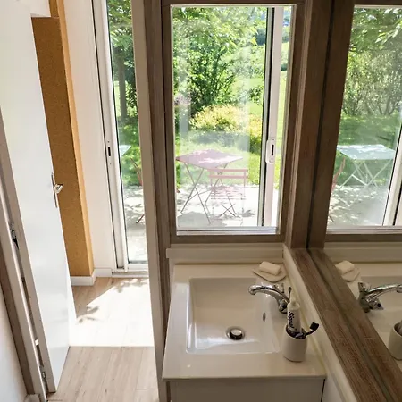 La Maison Sous Le Noyer Apartment *